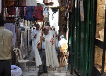 Víacrucis de los miembros de la Orden Ecuestre del Santo Sepulcro de Jerusalén
