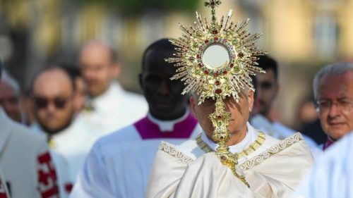 Asistencia a la Misa y Procesión del Corpus Christi