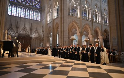 Francia celebra su investidura con una brillante ceremonia en la reconstruida Nôtre Dame